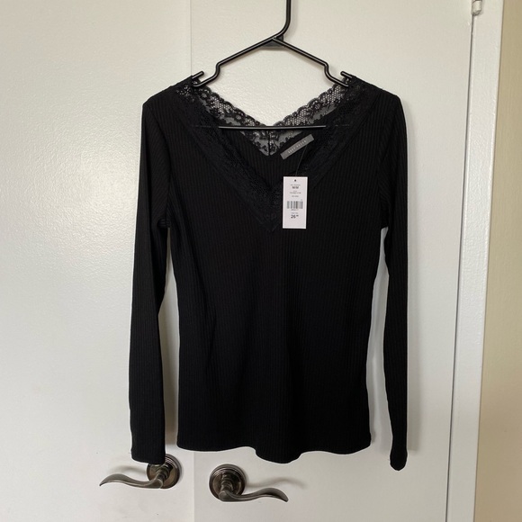 Black long sleeve tight top w lace - Picture 2 of 4